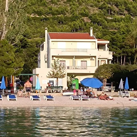 Beach Apartments Promajna 公寓