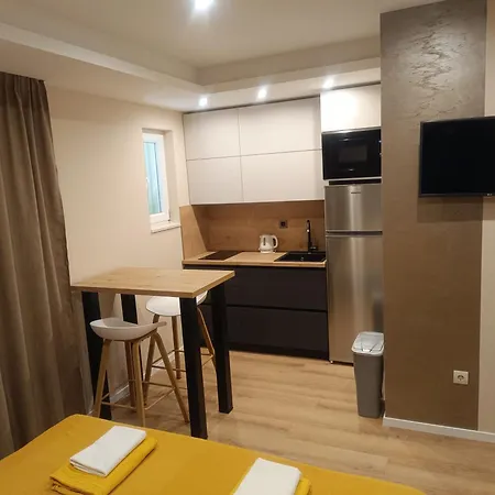 Beach Apartments Promajna Apartamento